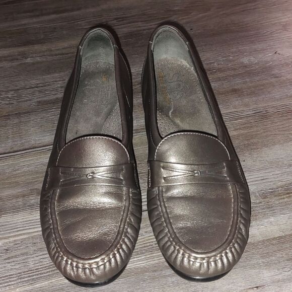 S.A.S. Metallic Pewter color womens loafers  Sz  10  EUC worn once - Picture 2 of 9